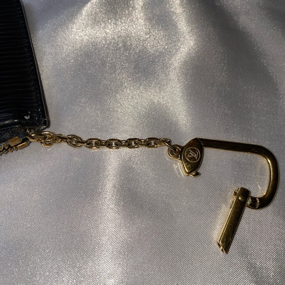 Louis Vuitton EPI leather key cles Only - Picture 6 of 8